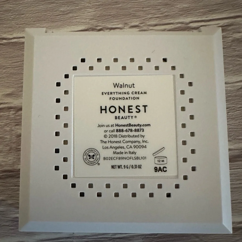 Honest‎ Beauty Walnut Everything Cream Foundation